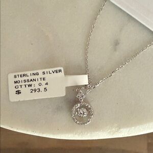 Elegant Silver Necklace with Sparkling Pendant